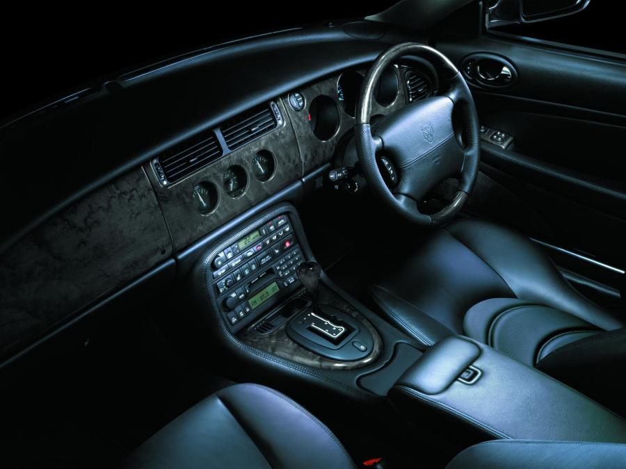  Jaguar XKR Coupe 1998 года  (фото 4 из 19)